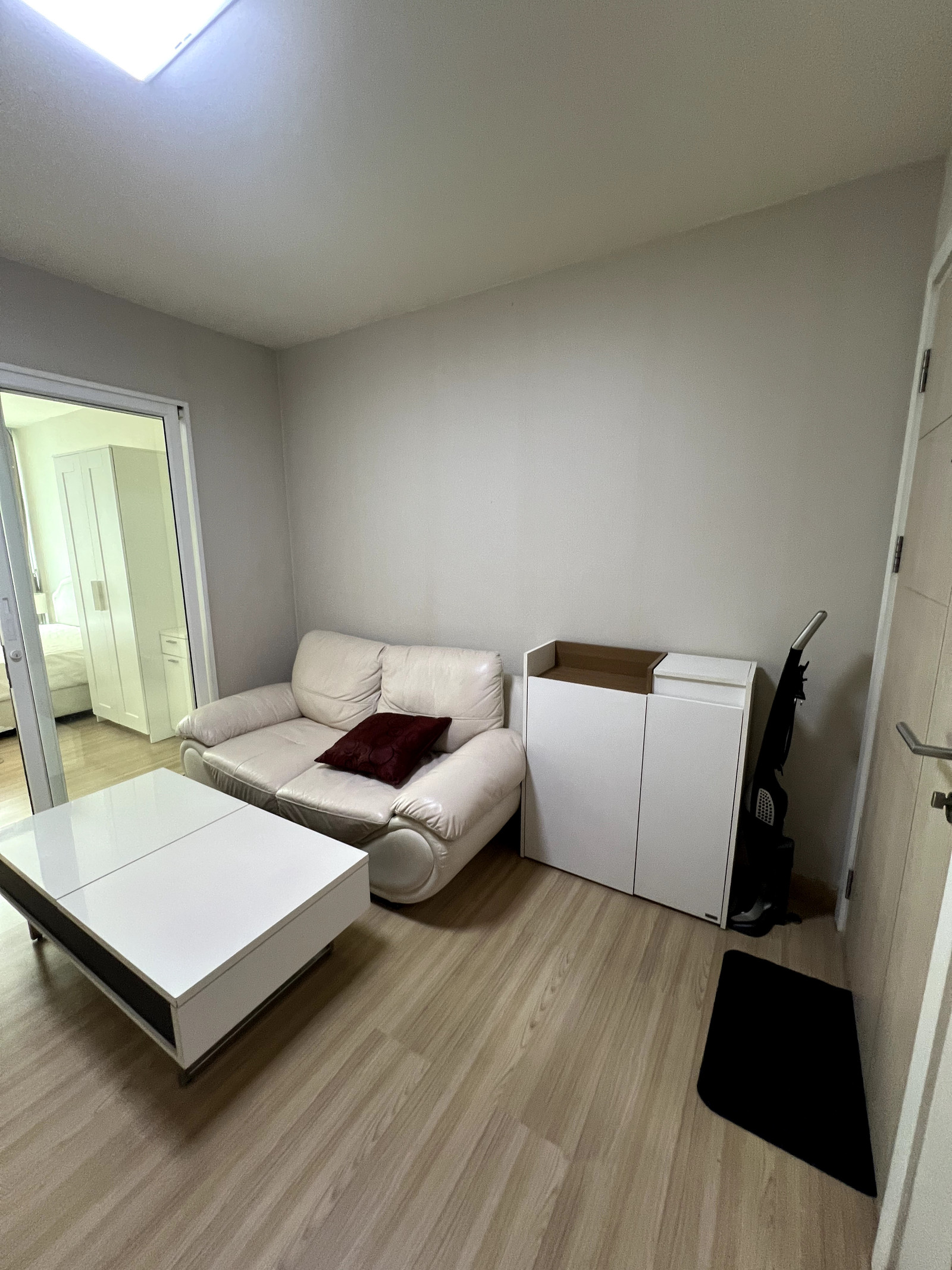 For rent, M Society Condominium, Muang Thong Thani, near Silpakorn, Building C, 19th floor, size 29 sq m, 1 bedroom, 1 bathroom, fully furnished, no balcony, has washing machine. For rent, M Society Condominium, Muang Thong Thani, near Silpakorn, Building C, 19th floor, size 29 sq m, 1 bedroom, 1 bathroom, fully furnished, no balcony, has washing machine.