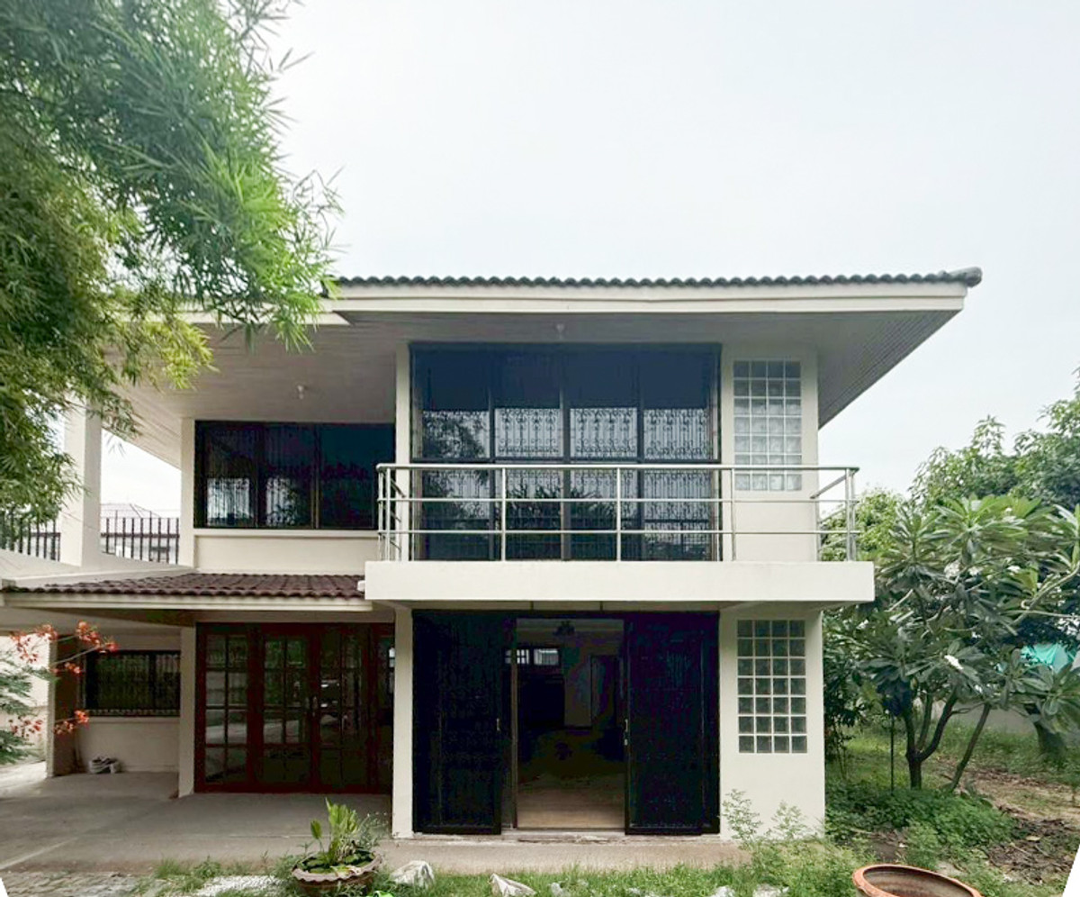 Single house for sale with tenant, near YL BTS, Lam Sali intersection, able to pass both Krungthep Kreetha - Ramkhamhaeng - Lat Phrao. Single house for sale with tenant, near YL BTS, Lam Sali intersection, able to pass both Krungthep Kreetha - Ramkhamhaeng - Lat Phrao.