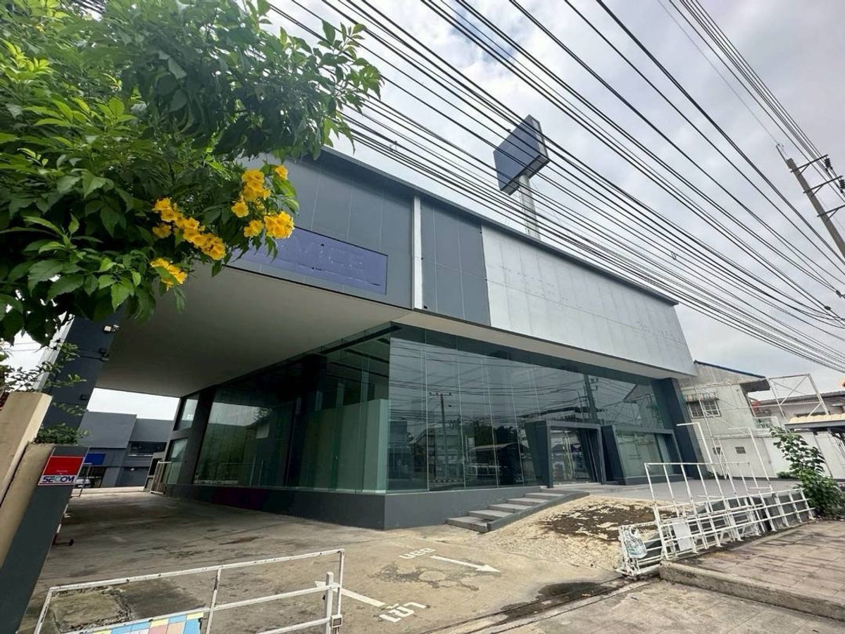Showroom for rent, next to the main road, Suksawat, with warehouse on 8 rai of land, purple layout, supports complete industry. Showroom for rent, next to the main road, Suksawat, with warehouse on 8 rai of land, purple layout, supports complete industry.