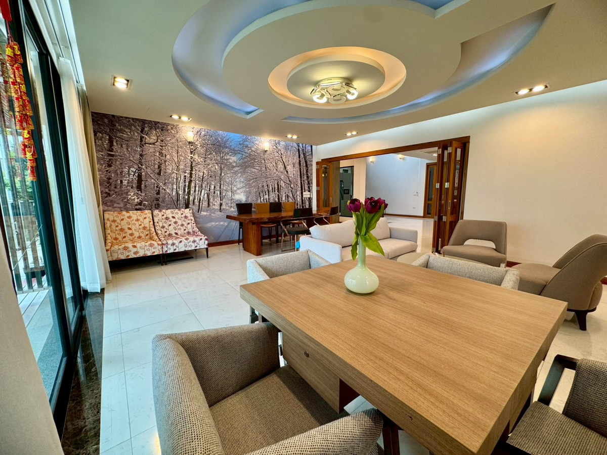 Luxurious 3-story mansion for sale with private elevator Heart of Sukhumvit 101 (N.2108) Luxurious 3-story mansion for sale with private elevator Heart of Sukhumvit 101 (N.2108)