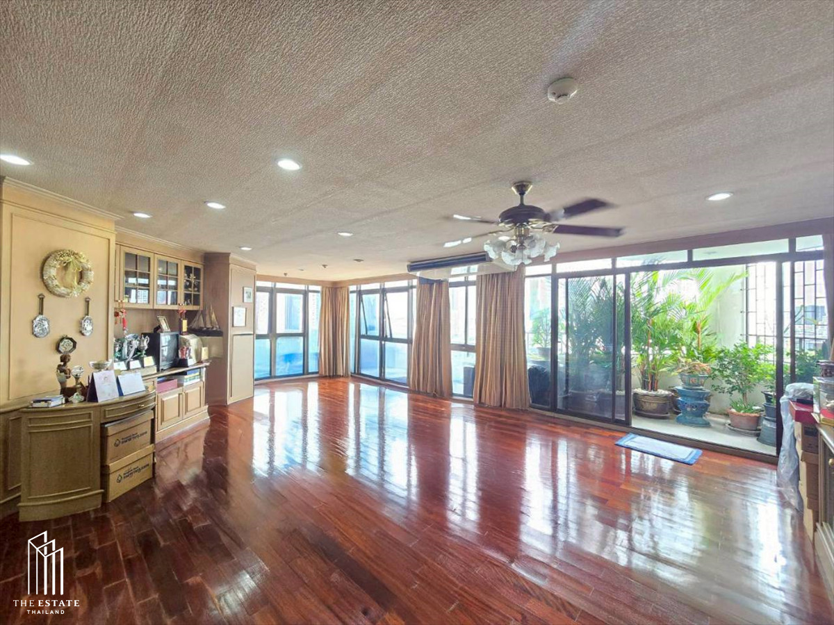 For sale: The Waterford Park Sukhumvit 53. Spacious 162.13 sq.m. unit in prime Thonglor location. @20,000,000 Baht.