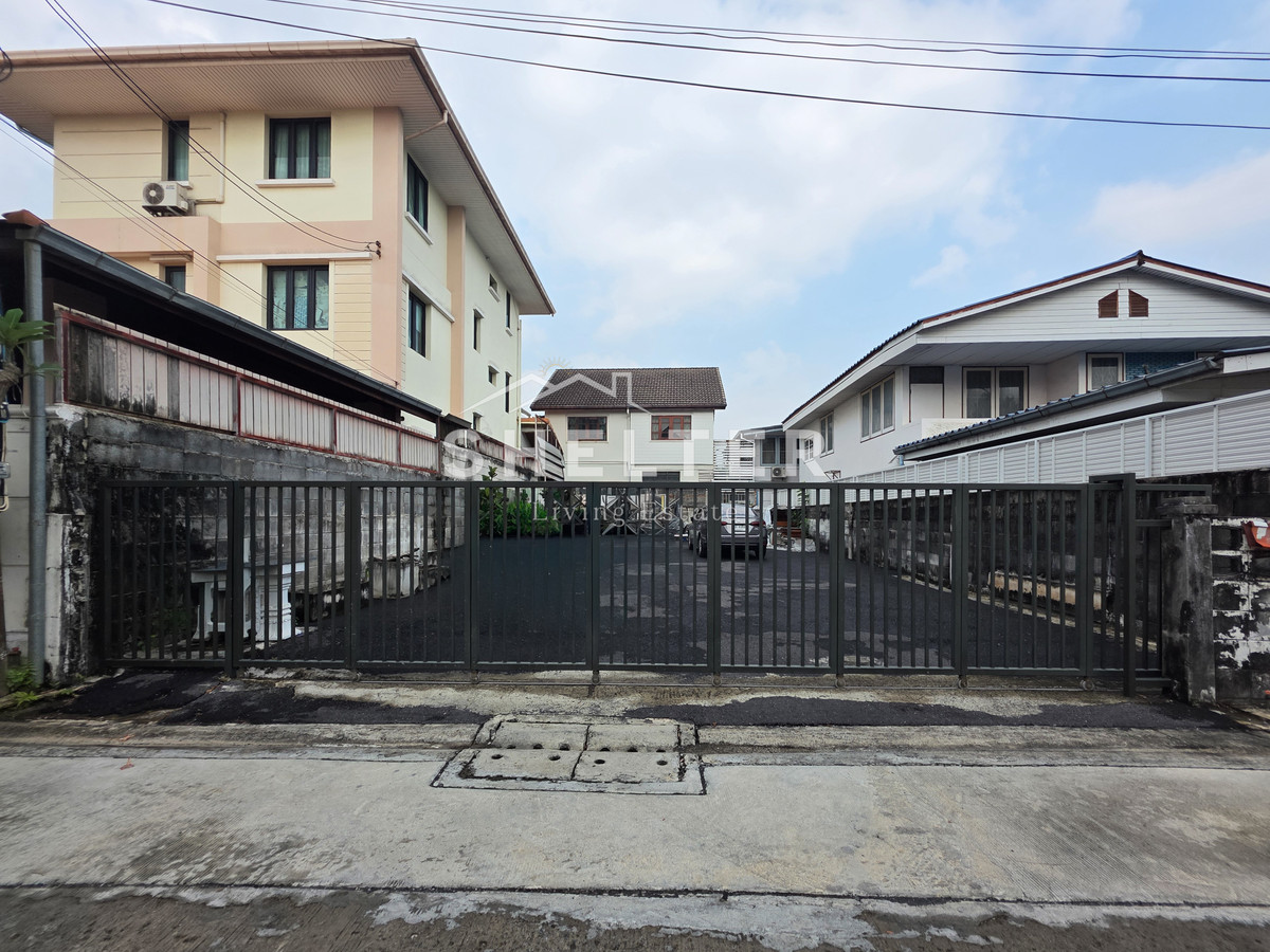 Empty land, already filled in, 46 sq m., near the community area, surrounding the international factory.  Ready to connect to the expressway within 10 minutes.