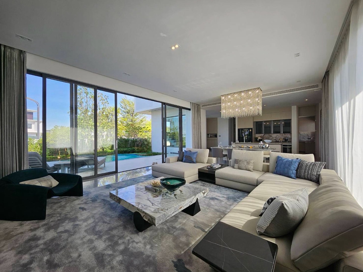Onwer post 5bedrooms luxury pool villa showroom Huaiyai Pattaya Onwer post 5bedrooms luxury pool villa showroom Huaiyai Pattaya