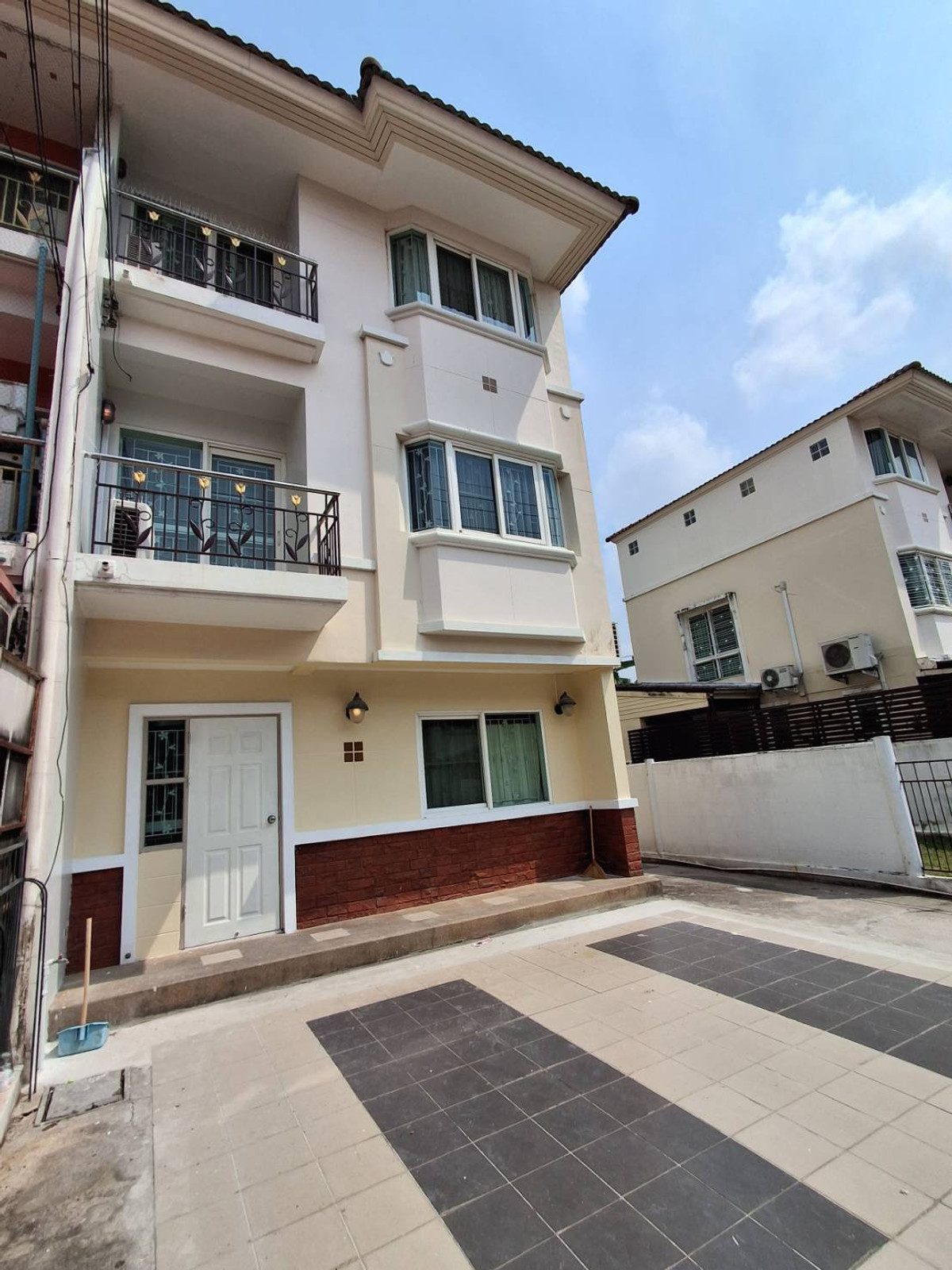For rent, 3-story townhome, Supalai Ville Laksi-Don Mueang (corner house), 3 bedrooms, 3 bathrooms, 2 parking spaces, 25,000/month, ready to move in. – รูปที่ 2