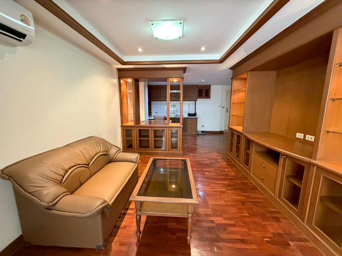 Urgent sale, Condo Ratchada Home, 52.59 sq m, 4th floor, 1 bedroom, 1 bathroom, price 2.0 million baht. Urgent sale, Condo Ratchada Home, 52.59 sq m, 4th floor, 1 bedroom, 1 bathroom, price 2.0 million baht.