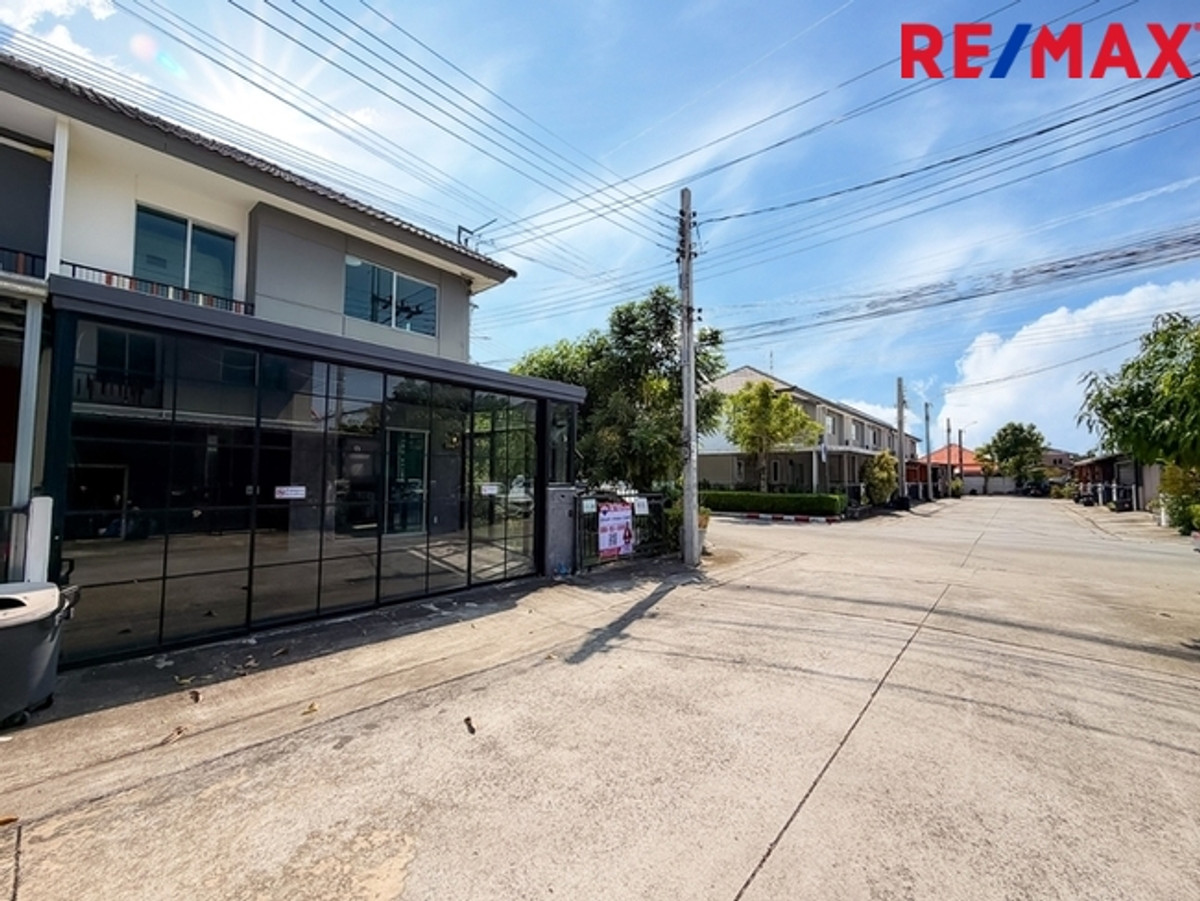 บ้านพฤกษา(คู้ขวา)เลียบวารี-มีนบุรี { บ้านหลังมุม 28.10 ตร.ว. } ใกล้ห้างแม็คโครหนองจอก มีพื้นที่ข้างบ้าน ต่อเติมห้องครัว ห้องอเนกประสงค์ หน้าบ้านมีห้องกระจกบานสไลด์ขนาดใหญ่ – รูปที่ 2