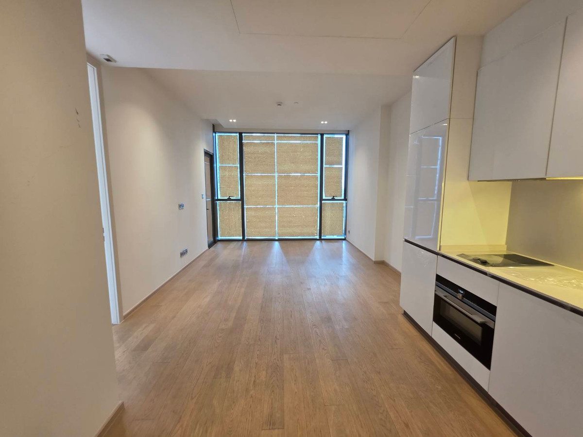 The Strand Thonglor Sell At Lost: 1bed 1bath 53.33sqm. 16,500,000 Am: 0656199198 East Facing brandnew open layout The Strand Thonglor Sell At Lost: 1bed 1bath 53.33sqm. 16,500,000 Am: 0656199198 East Facing brandnew open layout