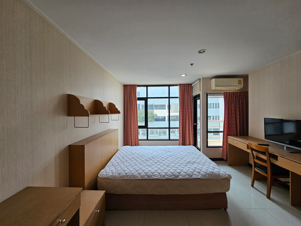 For rent, Phayathai Place Condo, large room 60 sq m., 1 bedroom, 2 bathrooms, ready to move in.