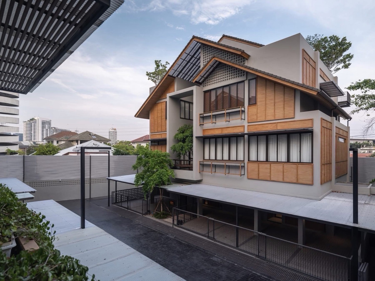 Luxury 3-Storey Single House with Private Pool and Lift at  Vibhavadi 20 near BTS Ha Yaek Ladprao and MRT Ladprao