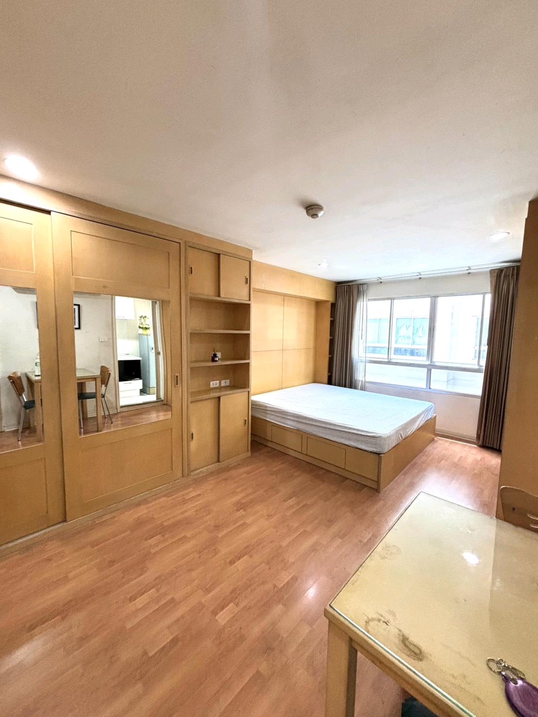 Urgent sale, price 1.95 million, Lumpini Ville Condo. Urgent sale, price 1.95 million, Lumpini Ville Condo.