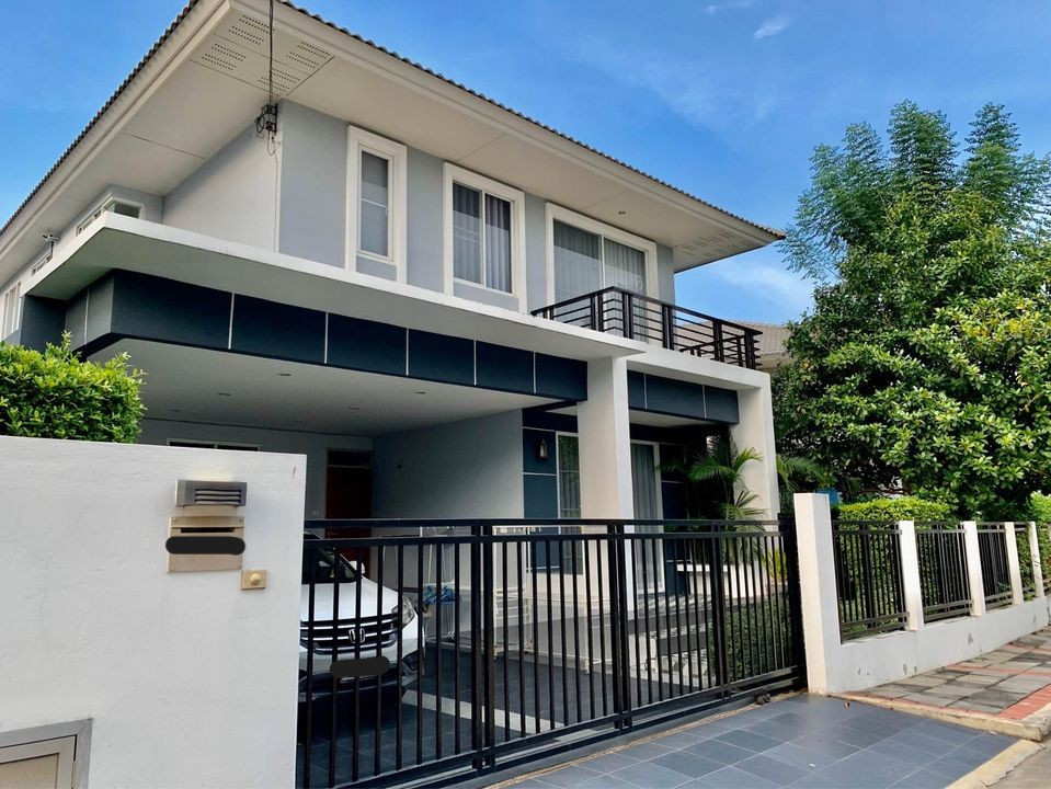 Single house on Saphan Nonthaburi-Bang Bua Thong Road, 3 bedrooms, fully furnished with wallpaper, curtains, mosquito nets, and beautiful lamps. Single house on Saphan Nonthaburi-Bang Bua Thong Road, 3 bedrooms, fully furnished with wallpaper, curtains, mosquito nets, and beautiful lamps.