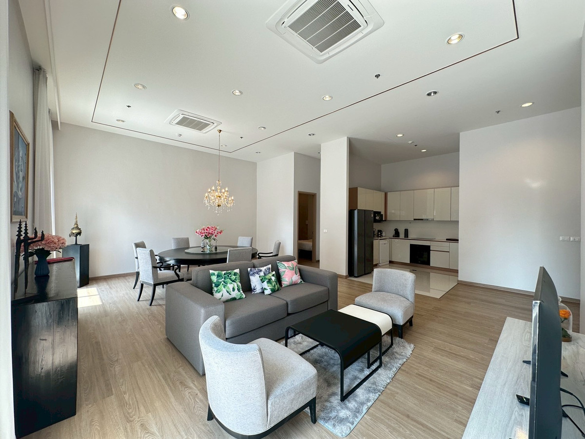 Large condo room in Sathorn area, 3 bedrooms, near BTS St. Louis, CBD location and has large living space like a house. Live in the city center Near the business area, convenient travel Large condo room in Sathorn area, 3 bedrooms, near BTS St. Louis, CBD location and has large living space like a house. Live in the city center Near the business area, convenient travel