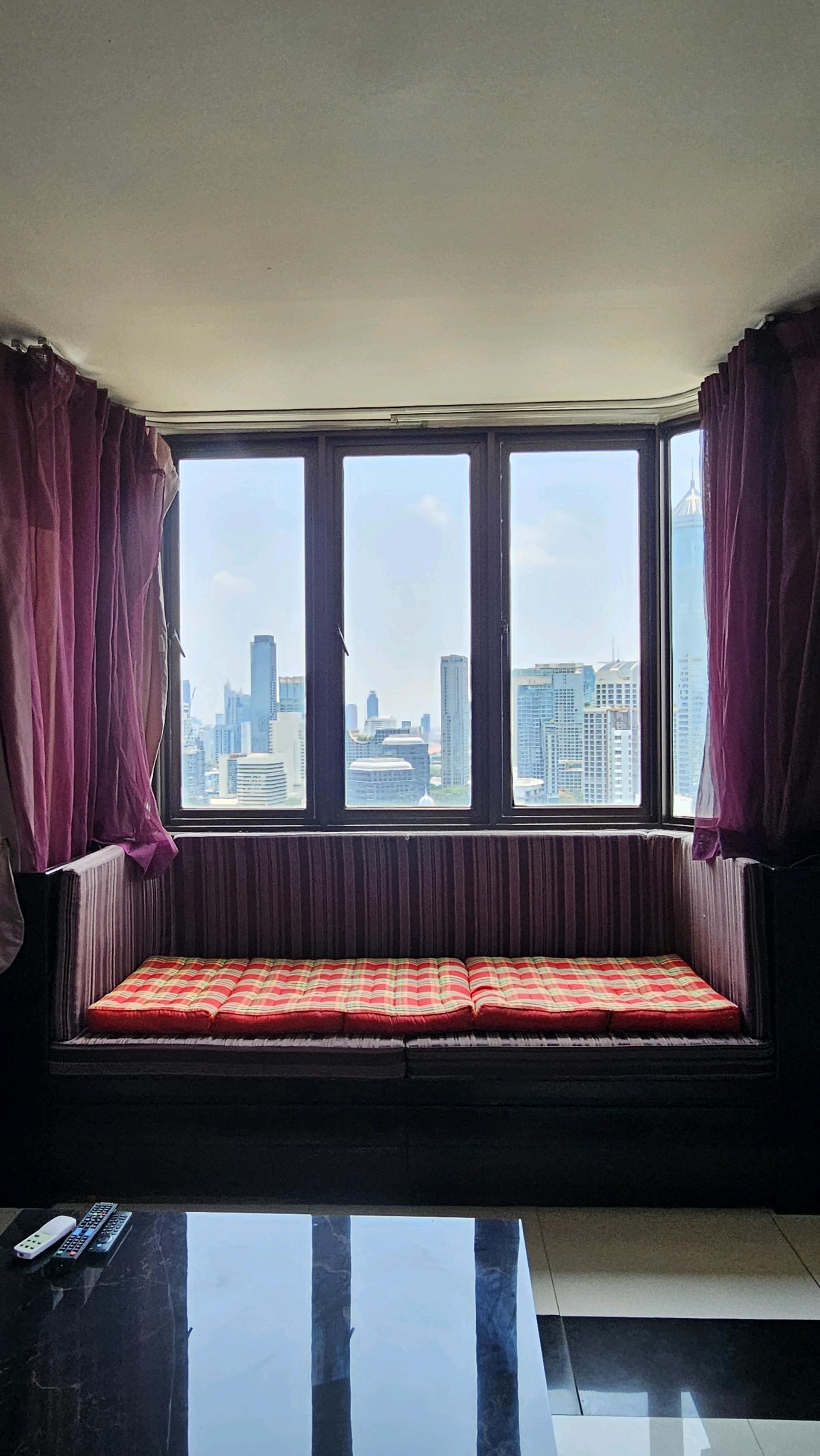 Omni Tower Sukhumvit 4...Super close to Benja Kitti Park Omni Tower Sukhumvit 4...Super close to Benja Kitti Park