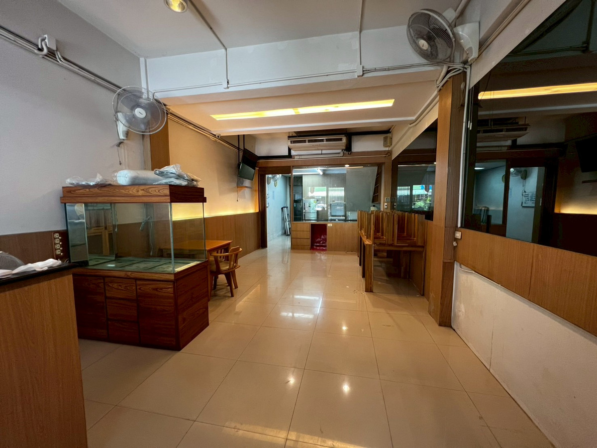 urgent!! Both for sale and for rent, commercial buildings, good location, very good condition, just 2.5 km from Rangsit University, student dormitory zone. urgent!! Both for sale and for rent, commercial buildings, good location, very good condition, just 2.5 km from Rangsit University, student dormitory zone.