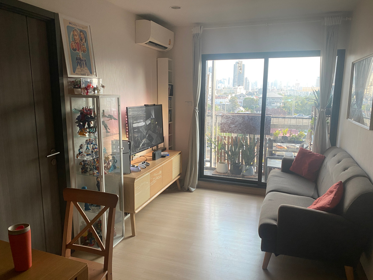 2 Bedrooms, corner room, top floor 2 Bedrooms, corner room, top floor