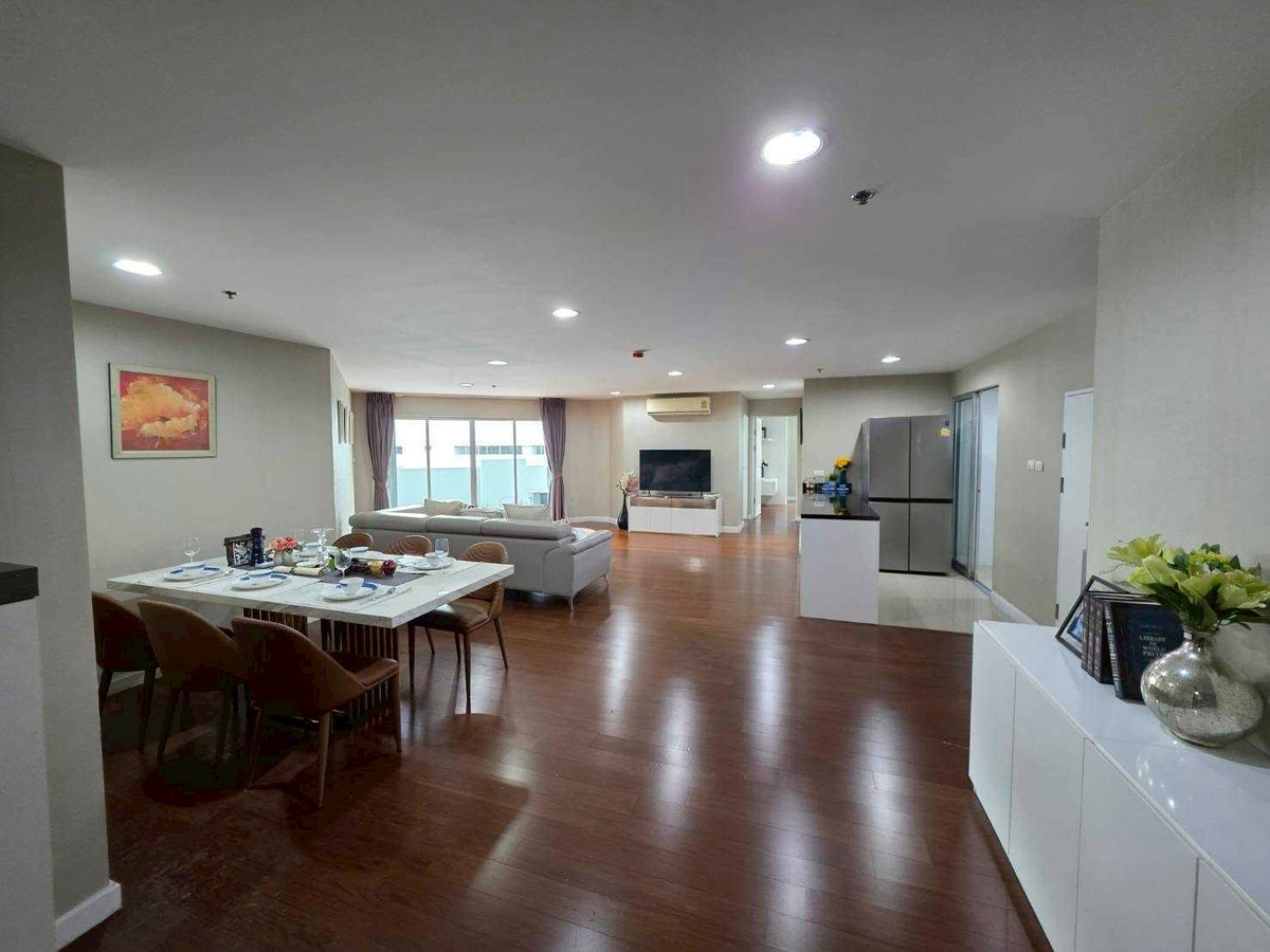 LTH15211 -🔥 Big Space. Prime Link. Smart Price. | Rama 9 Condo | 34.7 MB Rama 9 Condo, extra large room, connected to Asoke, good value for city people.