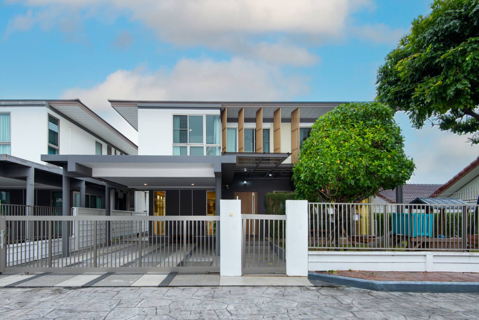 Premium 243sqm Villa on 283sqm Land | Central Rayong