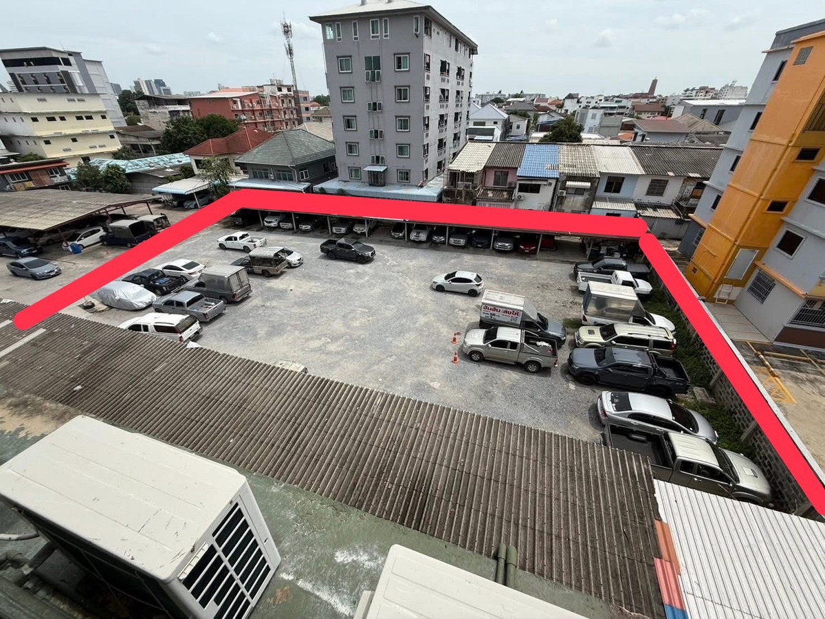 High potential land, Lat Phrao 47 zone, with 2 buildings, ready for use or can be turned into a business. High potential land, Lat Phrao 47 zone, with 2 buildings, ready for use or can be turned into a business.