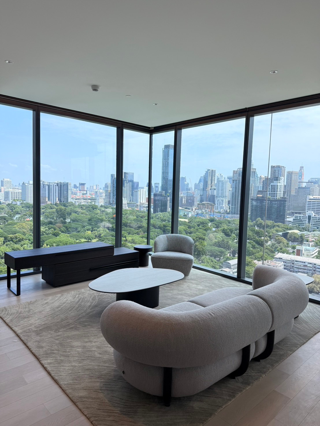 EI8HTEEN SEVEN One Bangkok: 3bed 3bath 173sqm. 2X Fl Rent: 390,000 Am: 0656199198 Corner full Lumpini view EI8HTEEN SEVEN One Bangkok: 3bed 3bath 173sqm. 2X Fl Rent: 390,000 Am: 0656199198 Corner full Lumpini view