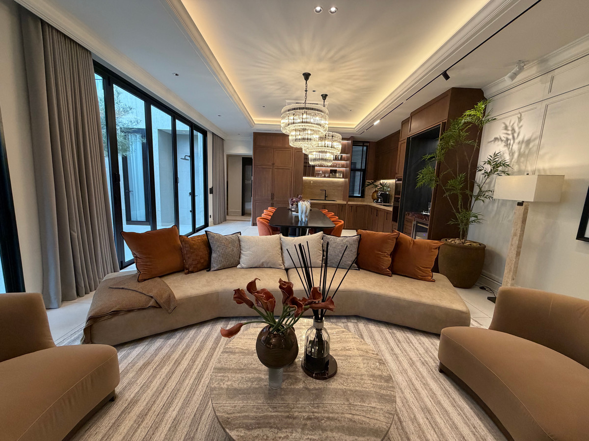 Pool villa, location on Rama 9 Road, near the nine Rama 9 at Daven Rama 9.