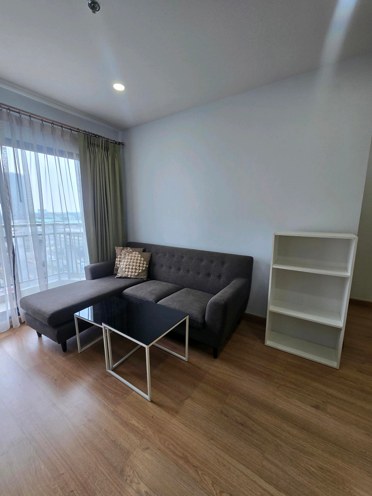 Supalai Loft for rent, 2 bedrooms, 2 bathrooms, size 80 sq m, parking for 2 cars. Supalai Loft for rent, 2 bedrooms, 2 bathrooms, size 80 sq m, parking for 2 cars.
