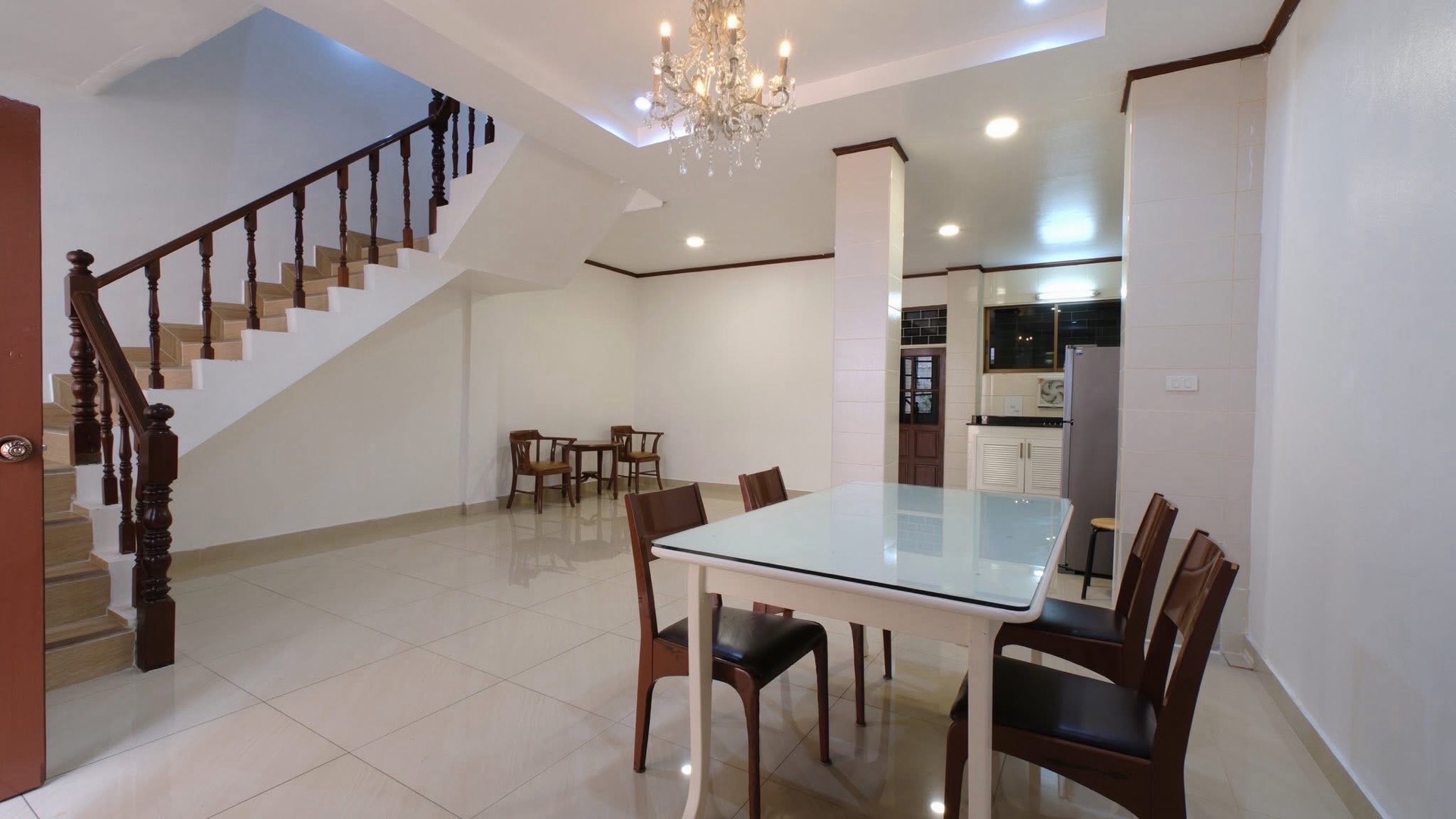 3-story townhouse for rent, Sukhumvit 44/2 
📍Near BTS Phra Khanong, only 200 meters, Gateway Ekamai, Sukhumvit Hospital, Tesco Lotus and St. Andrew International School. – รูปที่ 4