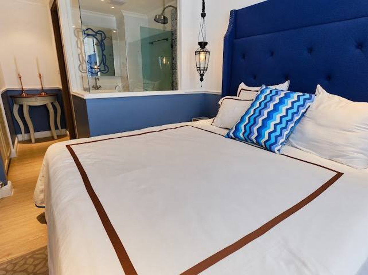 Seven Seas Cote DAzur, sea mountain view, 1st hand, brand new, never lived in.