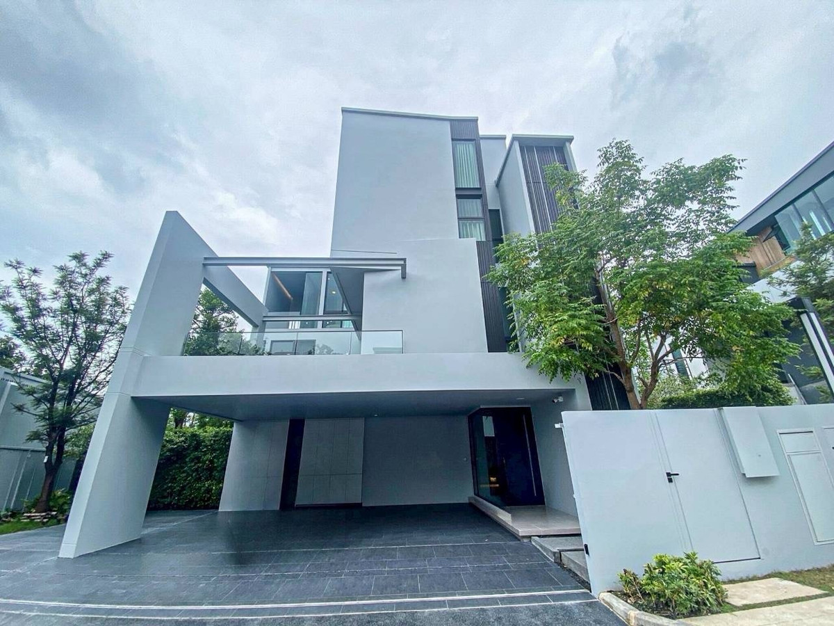 🌟For Rent & Sell: Detached House at VIVE Krungthep Kreetha. Beautiful rare corner unit 3-storey house with 4 bedrooms | 5 bathrooms. Fully furnished.💥Rental Fee: 250,000 THB/month.🔥Selling price: 47,000,000 THB. 🌟For Rent & Sell: Detached House at VIVE Krungthep Kreetha. Beautiful rare corner unit 3-storey house with 4 bedrooms | 5 bathrooms. Fully furnished.💥Rental Fee: 250,000 THB/month.🔥Selling price: 47,000,000 THB.