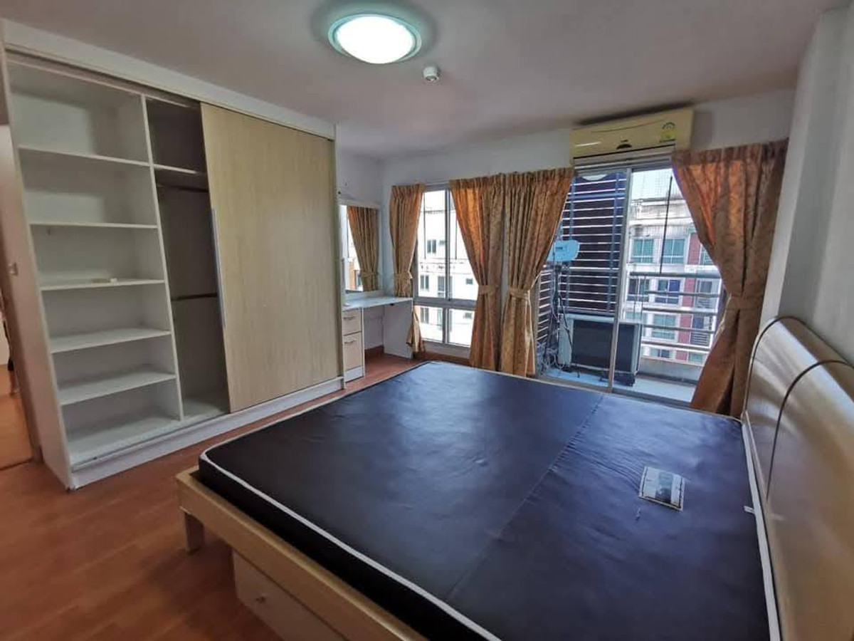 Chateau In Town Ratchada 13-2 Condo, near MRT Huai Khwang Station