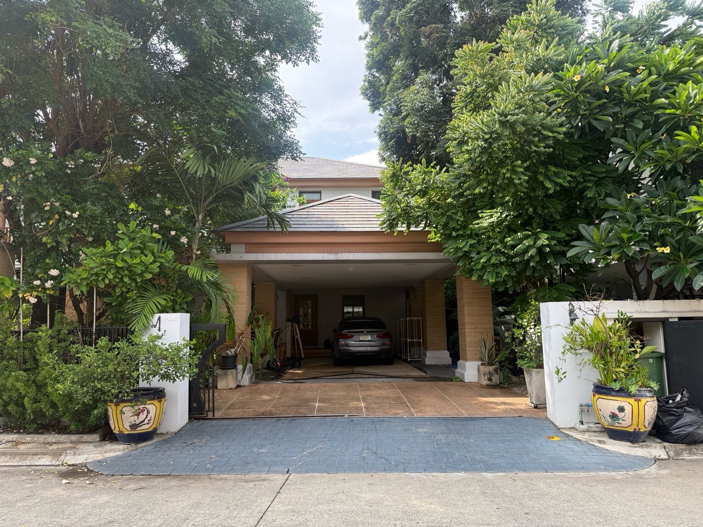 House for rent 🔥 Large detached house, 4 bedrooms, 5 bathrooms, with furniture. Near Suvarnabhumi Airport 15 minutes 🥰📍