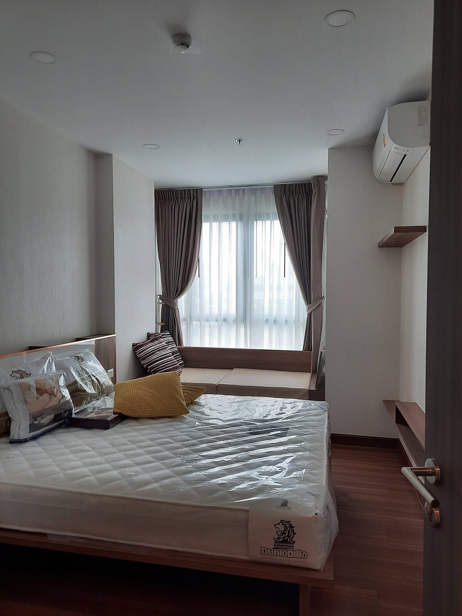 Room for rent, Supalai Premier Charoen Nakhon Room for rent, Supalai Premier Charoen Nakhon