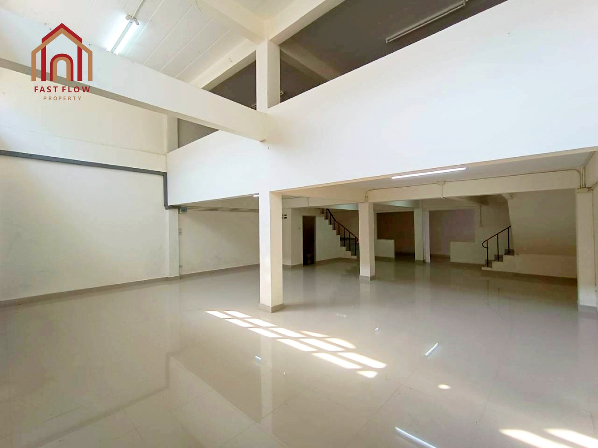 Bargain! 3.5-story, 2-unit commercial building with rooftop for sale in Pathumporn Village, Bang Luang, Pathum Thani. The cheapest commercial building in the area! Near Big C Supercenter Pathum Thani. – รูปที่ 4