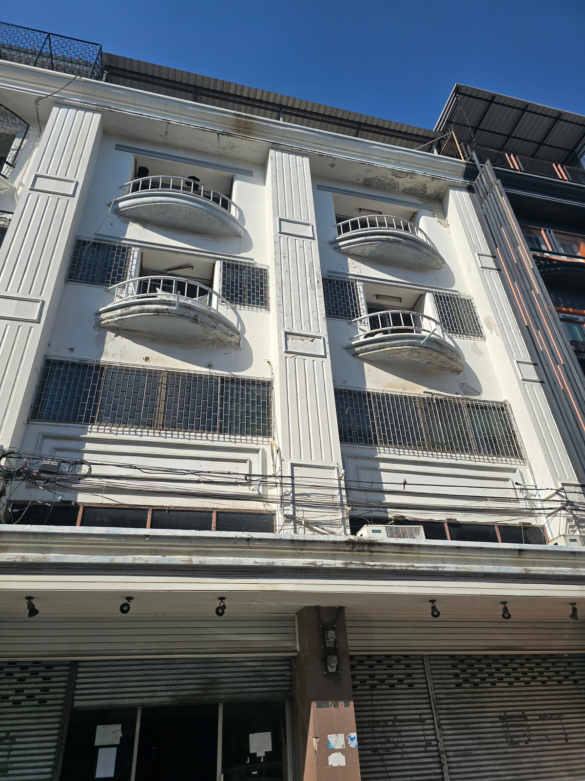 Shophouse for rent, good location, near MRT Purple Line and Red Line, Bang Son Station. (Recently renovated) Shophouse for rent, good location, near MRT Purple Line and Red Line, Bang Son Station. (Recently renovated)