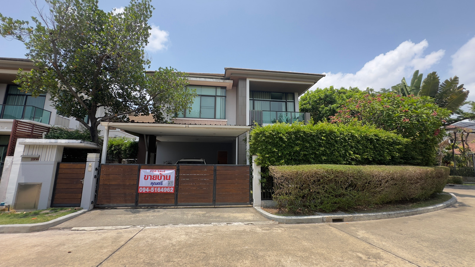 Urgent sale, single house, urban sathorn, prime location on Ratchaphruek Road. There are only 20 houses, safe, private, quiet. Urgent sale, single house, urban sathorn, prime location on Ratchaphruek Road. There are only 20 houses, safe, private, quiet.