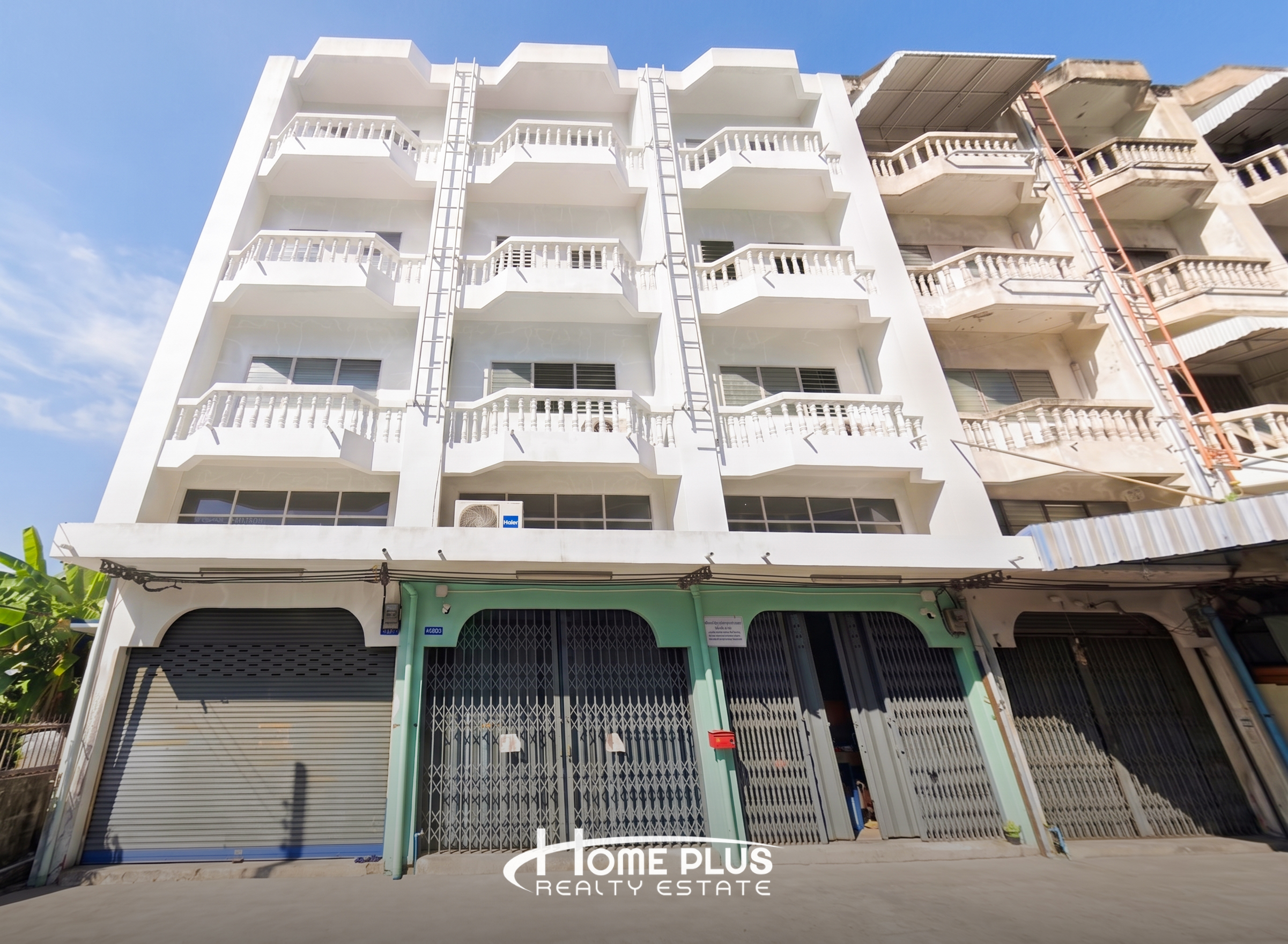 For rent, 2 commercial buildings, Soi Pracha Uthit 18, near MRT Huai Khwang. For rent, 2 commercial buildings, Soi Pracha Uthit 18, near MRT Huai Khwang.