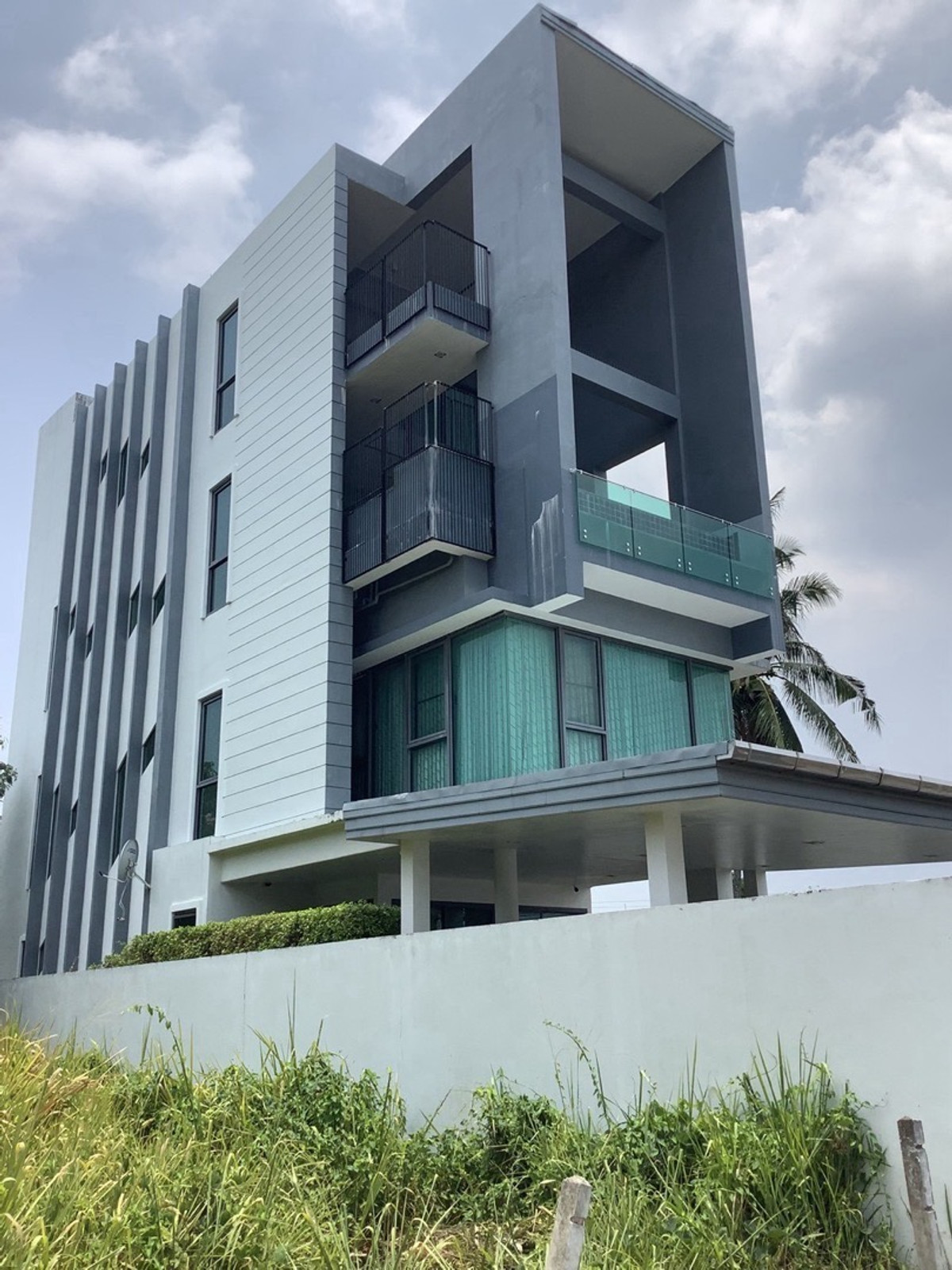 Residential house for sale, good atmosphere Near Rawai Beach