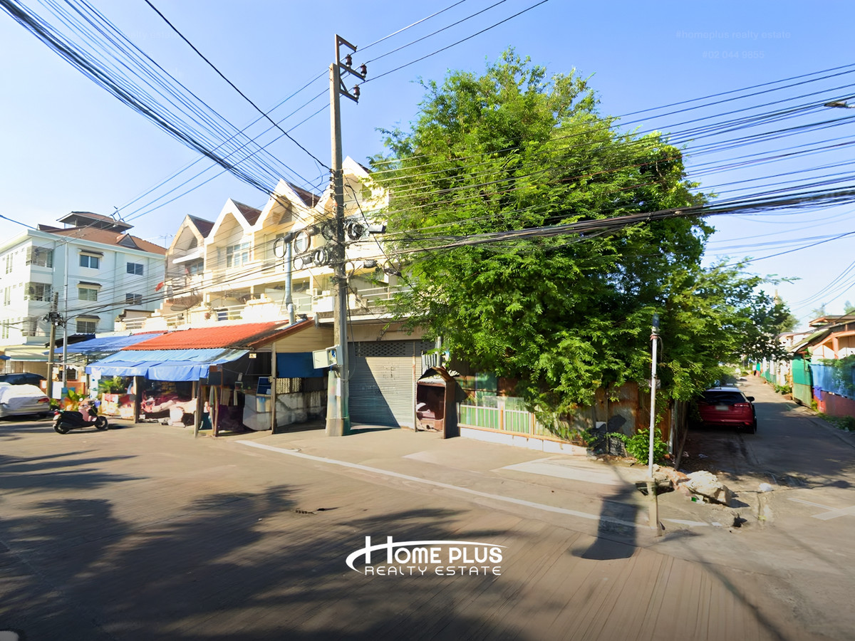 3-story commercial building, Romklao Housing Estate 6 (corner house) with empty land, Lat Krabang 3-story commercial building, Romklao Housing Estate 6 (corner house) with empty land, Lat Krabang