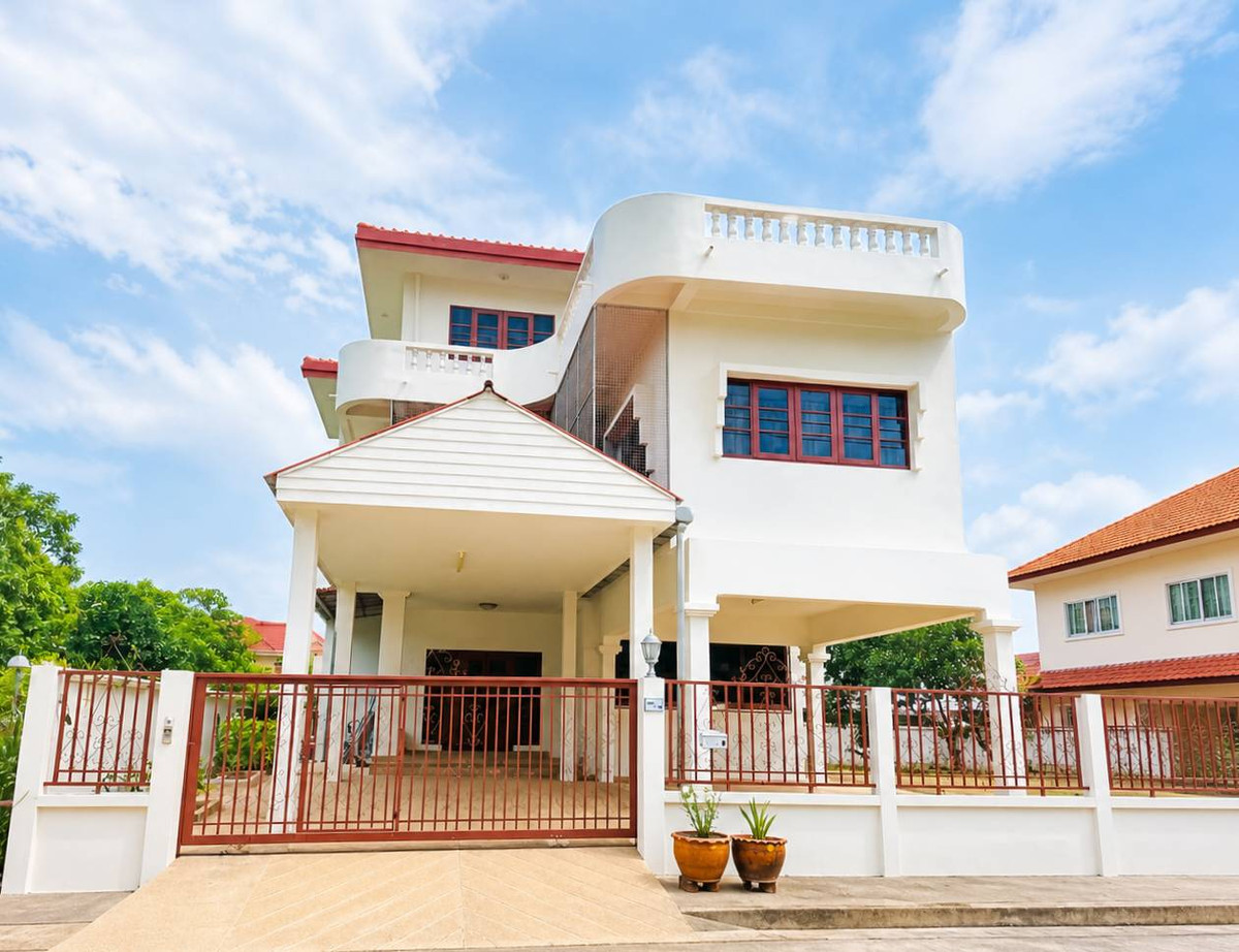 House for sale in Nakhon Pathom Cheaper than the appraised price lower than market price Price negotiable House for sale in Nakhon Pathom Cheaper than the appraised price lower than market price Price negotiable