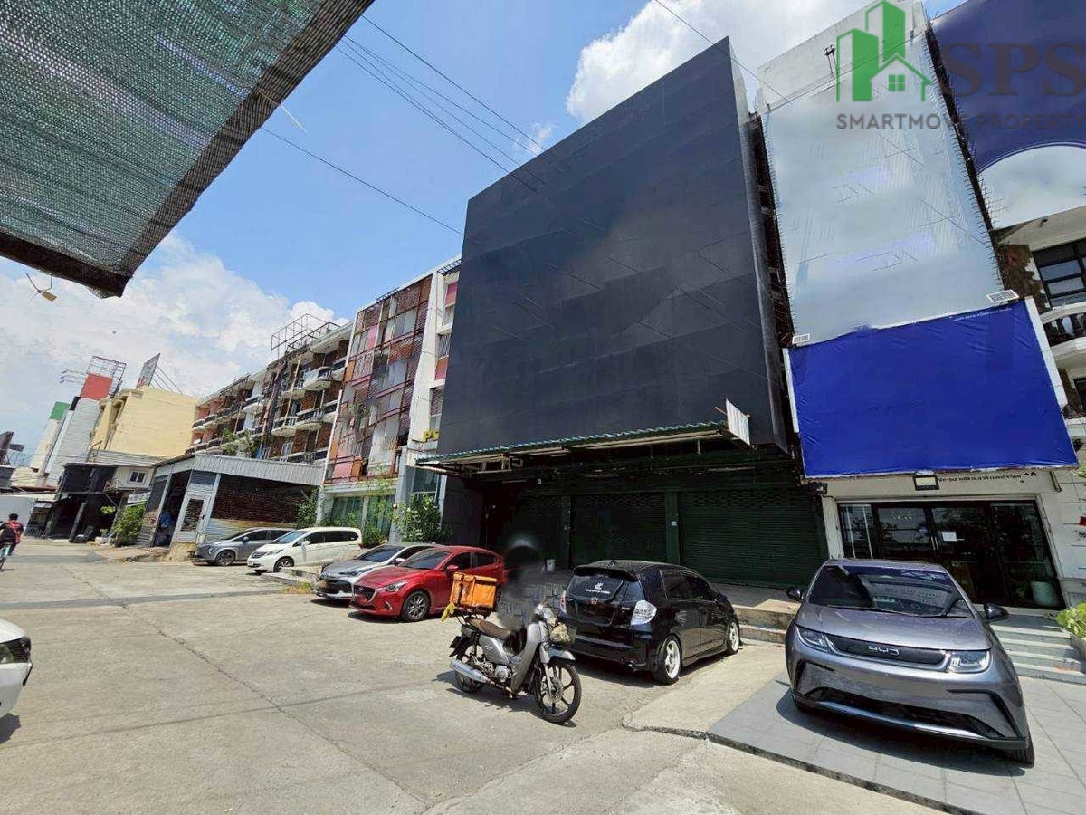 3-Unit Commercial Building for Rent on Srinakarin Road อาคารพาณิชย์ 3 คูหา ให้เช่า อยู่ติดถนนศรีนครินทร์ (SPSJP220) – รูปที่ 2