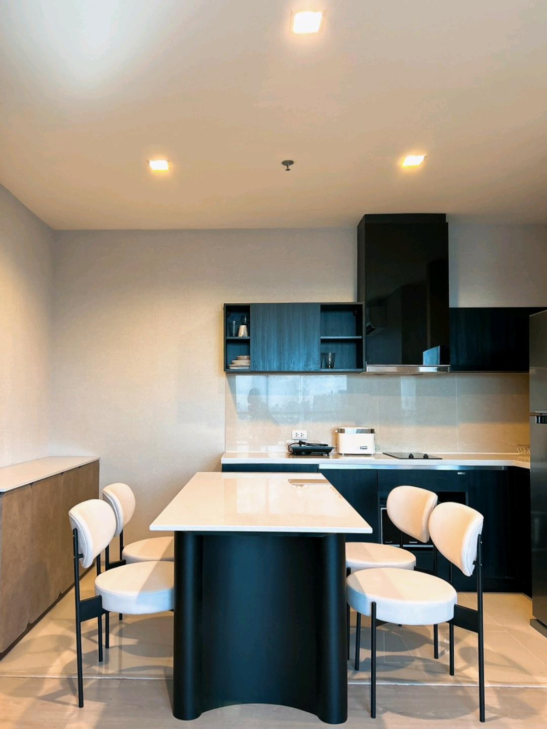 (New Listing!📌 รับฟังข้อเสนอ! 🌳) Rhythm Sukhumvit 44/1 (2 ห้องนอน 1 ห้องน้ำ ติด BTS พระโขนง ขายพร้อมผู้เช่า รับรายได้ทันที!! #คอนโด #Ap วิวโปร่งโล่ง พร้อมแต่งสวย Built-in และเฟอร์นิเจอร์วัสดุอย่างดีในสภาพพร้อมใช้งาน กับทำเลเทพติดBTS  มีคนเช่าตลอด 32k – รูปที่ 3