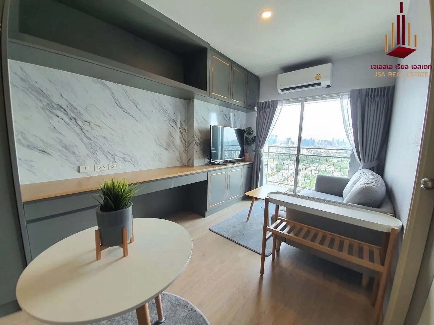 urgent! Condo in prime location, installments worth more than renting ✨
For sale: Lumpini Selected Suthisan - Saphan Khwai💰 Best price only 3,190,000 baht! 💰 urgent! Condo in prime location, installments worth more than renting ✨
For sale: Lumpini Selected Suthisan - Saphan Khwai💰 Best price only 3,190,000 baht! 💰