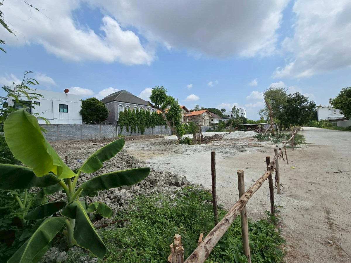 Empty land for sale, Soi Punnawithi 39, near BTS Punnawithi, convenient travel (N.2086) Empty land for sale, Soi Punnawithi 39, near BTS Punnawithi, convenient travel (N.2086)