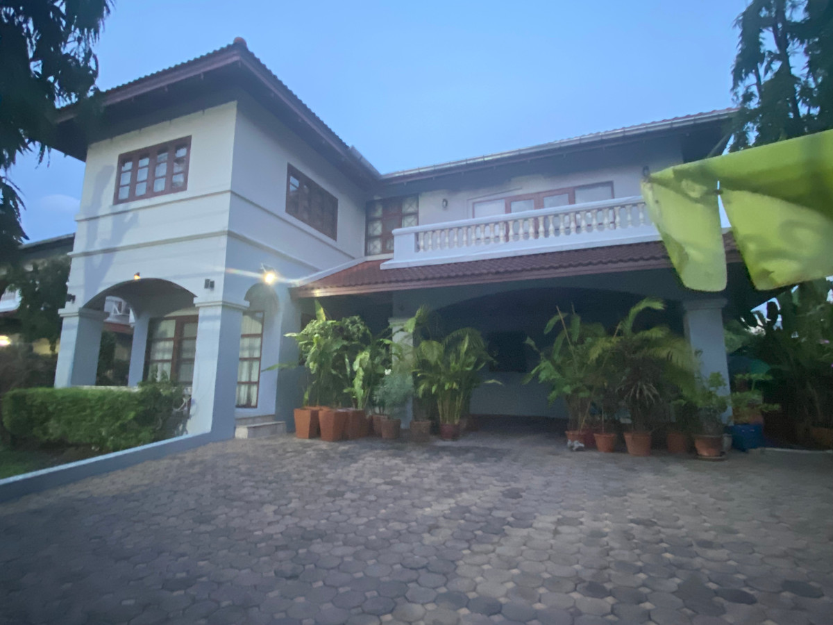 Just 800 meters from Sri Udom Station, detached house 98.9 square meters. Just 800 meters from Sri Udom Station, detached house 98.9 square meters.