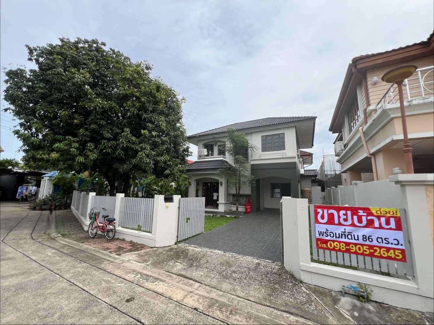 ขายบ้านเดี่ยวหมู่บ้านชลลดา สายไหม 4 ห้องนอน 86 ตรว. พื้นที่สนามหญ้ากว้างขวาง ต่อเติมได้เยอะ ใกล้ รพ.ภูมิพลฯ , BTS คูคต และ สนามบินดอนเมือง