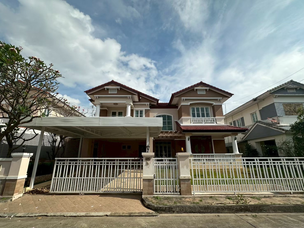 Single house for rent, Nantawan Village, Srinakarin, near the park, has a playground. Single house for rent, Nantawan Village, Srinakarin, near the park, has a playground.