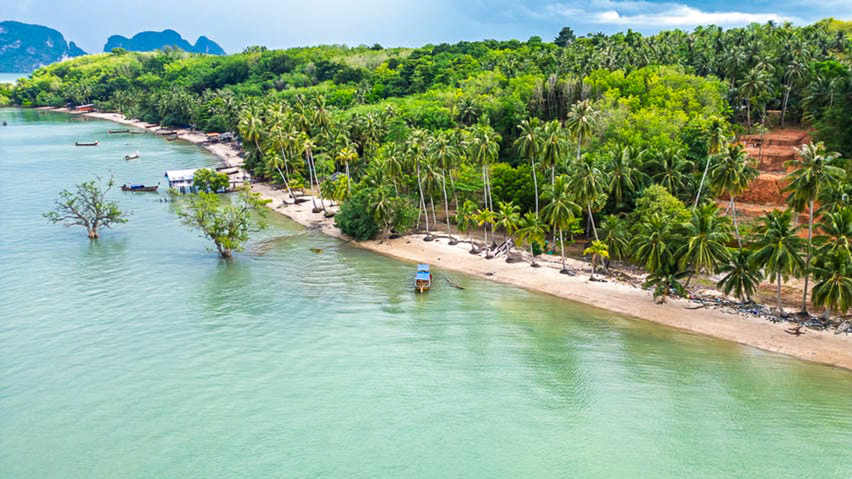 Land for sale next to the sea, Koh Mak Noi, Phang Nga Province, 8.5 rai.