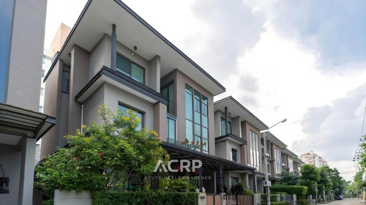 FOR SALE & RENT Luxurious 3-Storey Detached House – Prime Location: Lat Phrao & Ram-Eindra Expresswa FOR SALE & RENT Luxurious 3-Storey Detached House – Prime Location: Lat Phrao & Ram-Eindra Expresswa