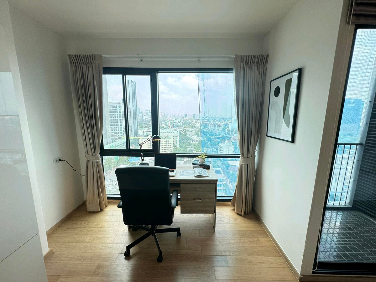 🇬🇧 English (Sale Only – Investment Angle)🔥 For Sale – Noble Reflex (Ari)Rare Unit | City View | With Tenant (Managed by Sontana)📍 Location: Ari (near BTS Ari)🏢 18th Floor – Open city view🛏 Studio (~40 sqm)🛁 Bathtub – รูปที่ 4
