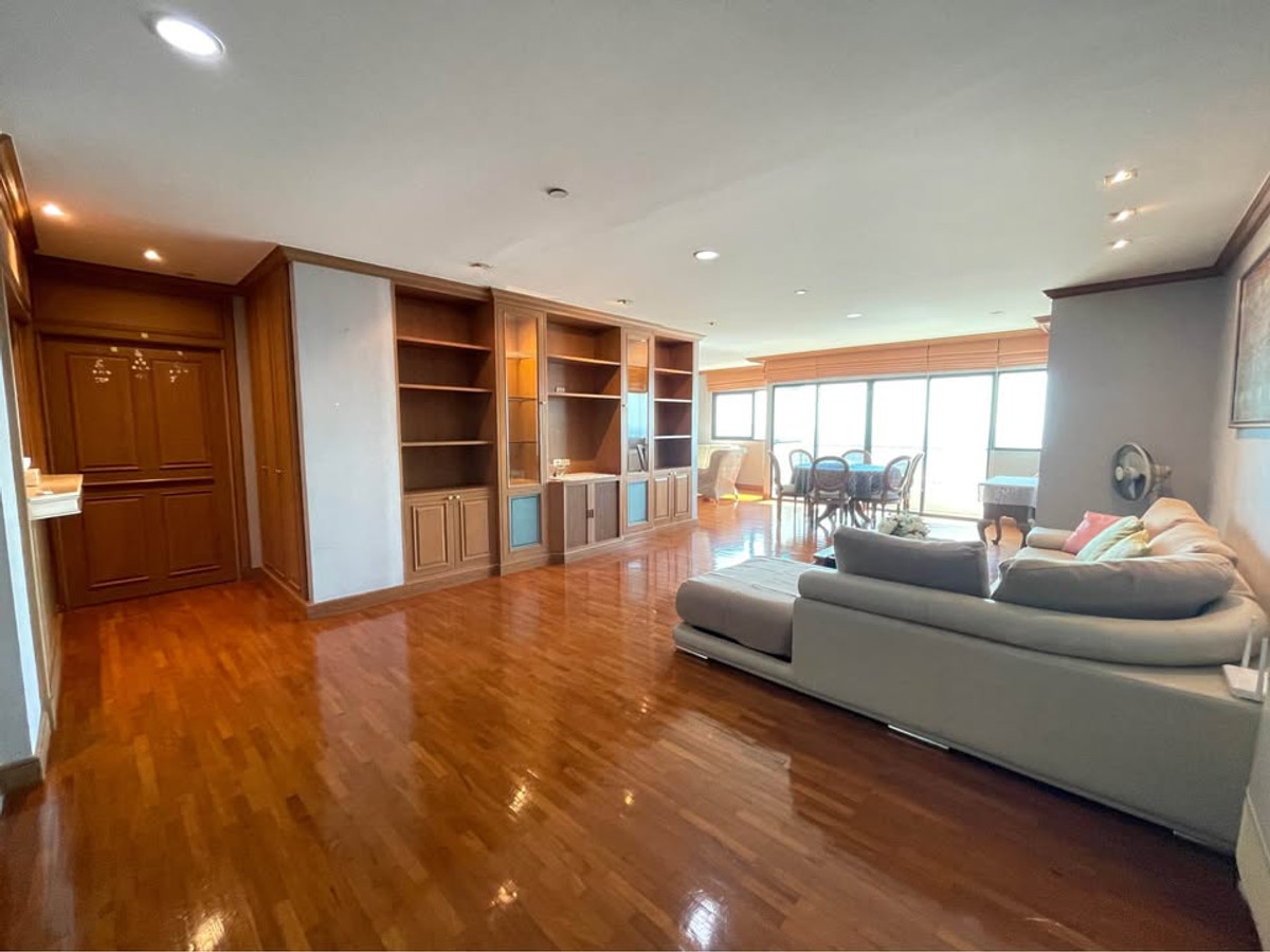 Sathorn garden for rent 220 sqm 3 beds 4 baths 100,000 per month Sathorn garden for rent 220 sqm 3 beds 4 baths 100,000 per month