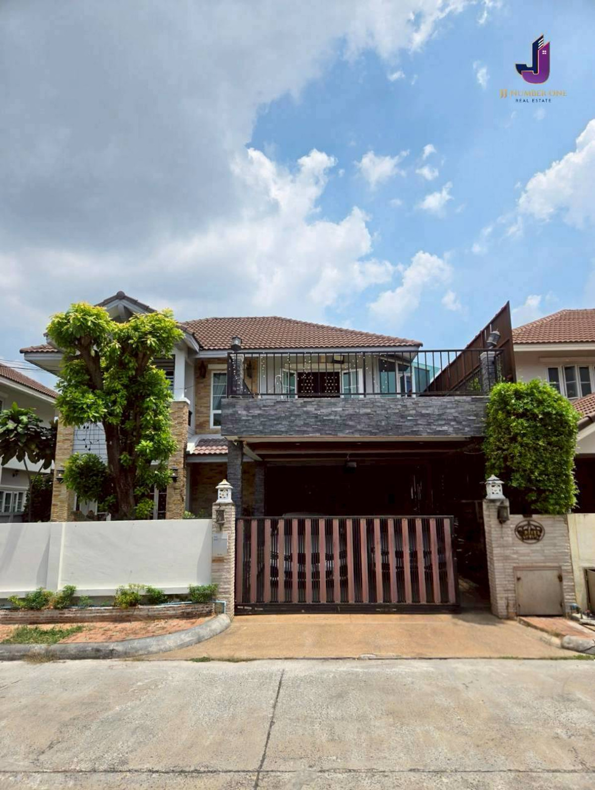 ขายบ้านเดี่ยว ภัทรา วงแหวน–อ่อนนุช 3 ห้องนอน 3 ห้องน้ำ เนื้อที่ 57.4 ตร.ว. พื้นที่ใช้สอย 160 ตร.ม. บ้านเลขที่มงคลสุดหายาก 33/33 ขายบ้านเดี่ยว ภัทรา วงแหวน–อ่อนนุช 3 ห้องนอน 3 ห้องน้ำ เนื้อที่ 57.4 ตร.ว. พื้นที่ใช้สอย 160 ตร.ม. บ้านเลขที่มงคลสุดหายาก 33/33